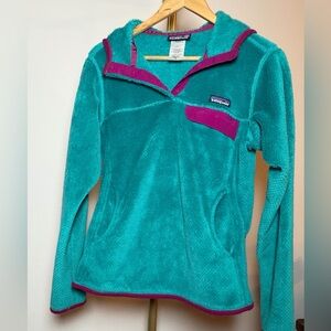 Patagonia Women's Turquoise and Magenta Fleece Hoodie